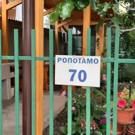 Family House Victoria' Garden Maison d'hôtes 3*