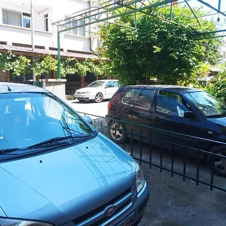 Family House Victoria' Garden Гостьовий будинок Приморсько