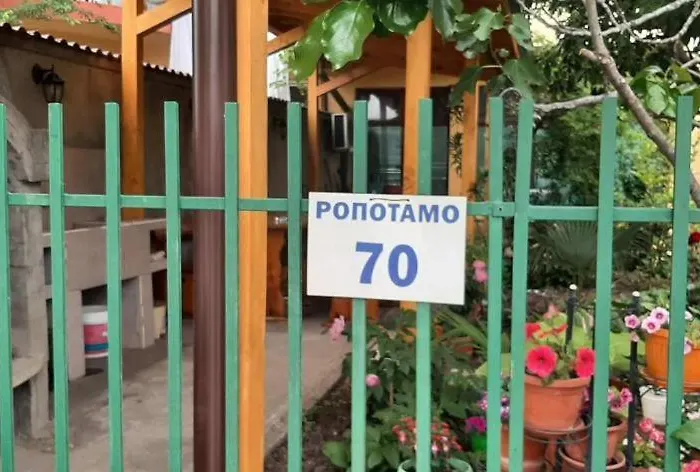 Family House Victoria' Garden Pensjonat 3*